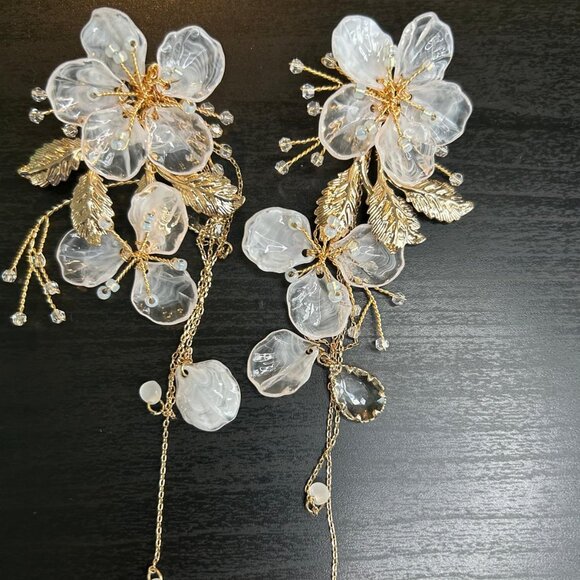 Vintage-inspired Crystal & Gold Leaf Drop Earrings - Floral, Lightweight - Picture 1 of 2